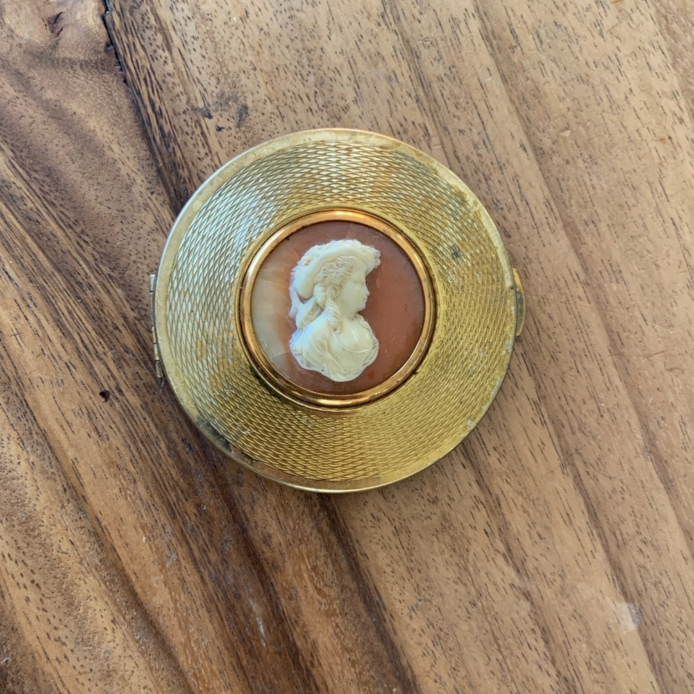 Vintage Kigu Gold and Tan Cameo Compact